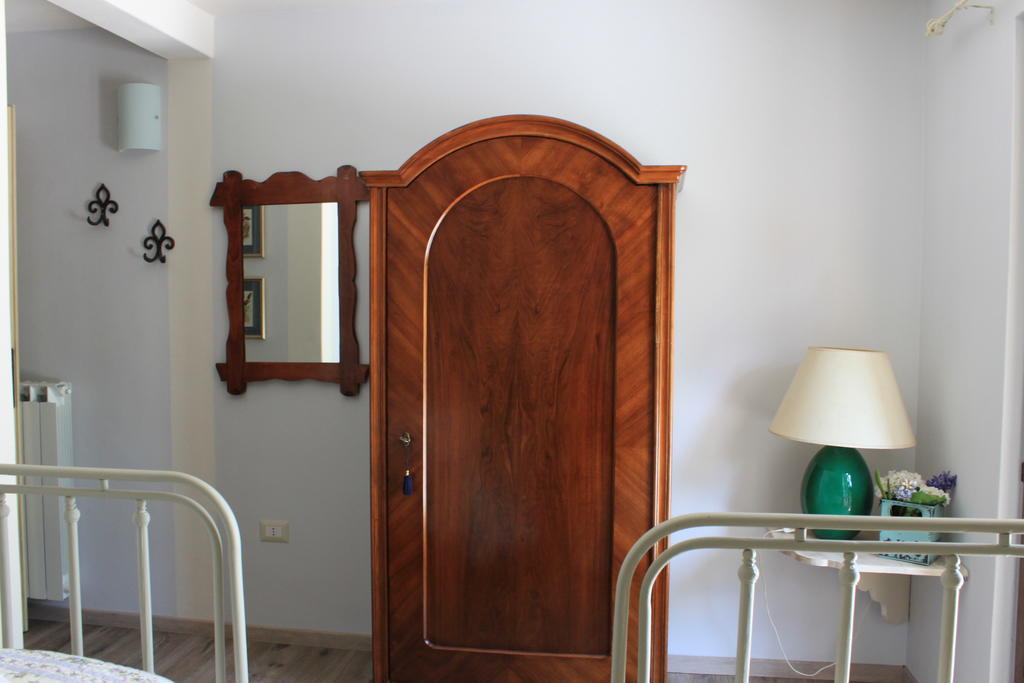 Torre Del Falco Guest House สโปเลโต ภายนอก รูปภาพ